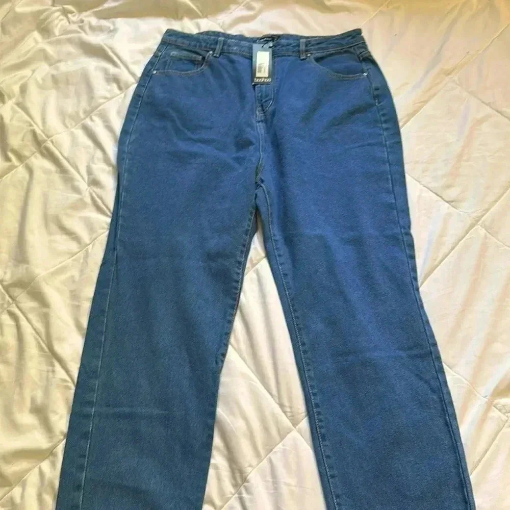 Boohoo mom jeans mid blue size 12 NWT